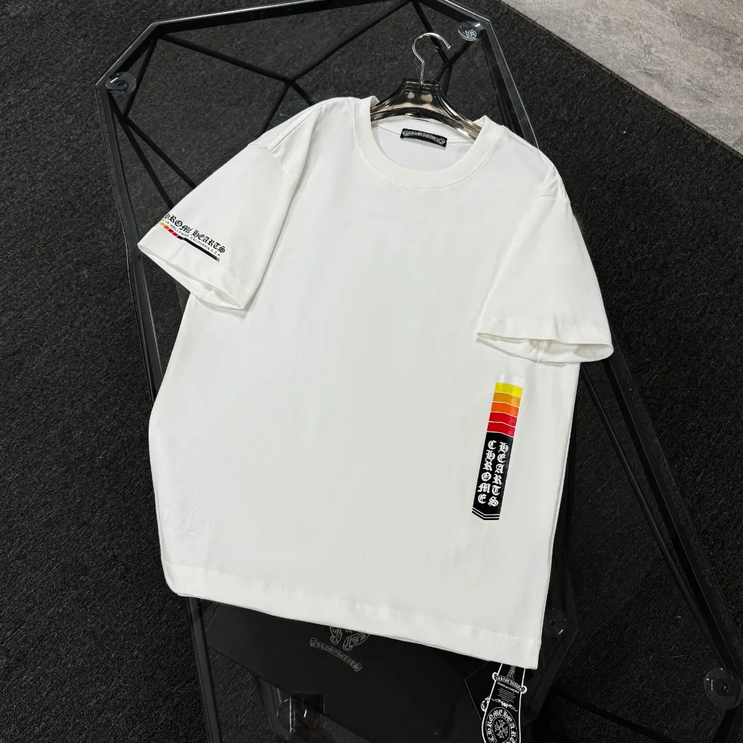 P180 Chrome Hearts Chrome Hearts 25 high-end versions. The fabric is made of 300 grams of high-density pure cotton. It does not deform or shrink. It has three labels. It is the same style for men and women. Technology: suede foaming + digital printing. Color: white, black. SIZE: S-XL.